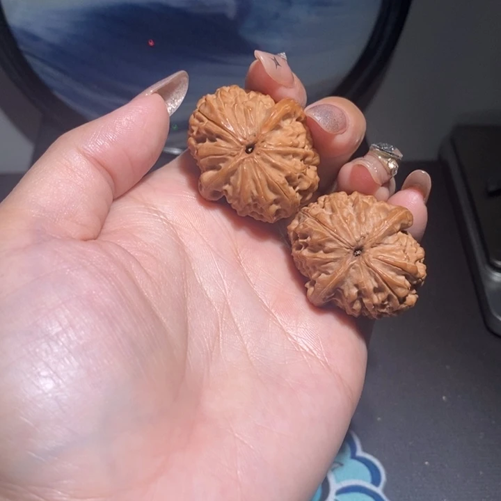 用***8文玩核桃吊坠龙眼