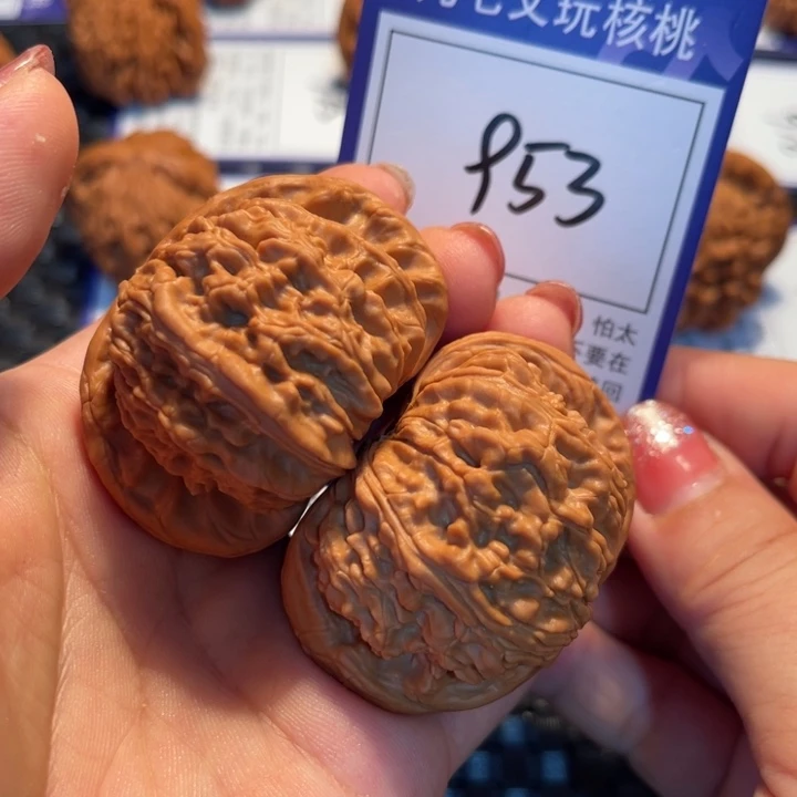 桃核把件49狮子953