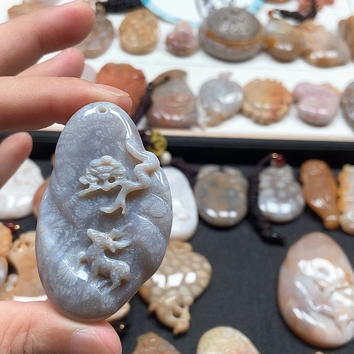 硅化珊瑚（珊瑚玉）未镶嵌颈饰