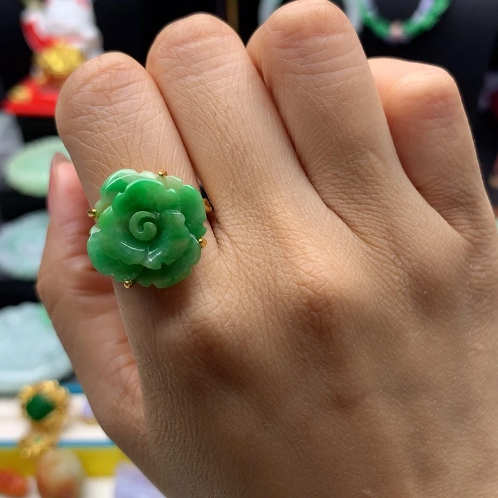 翡翠戒指未镶嵌翡翠花戒指