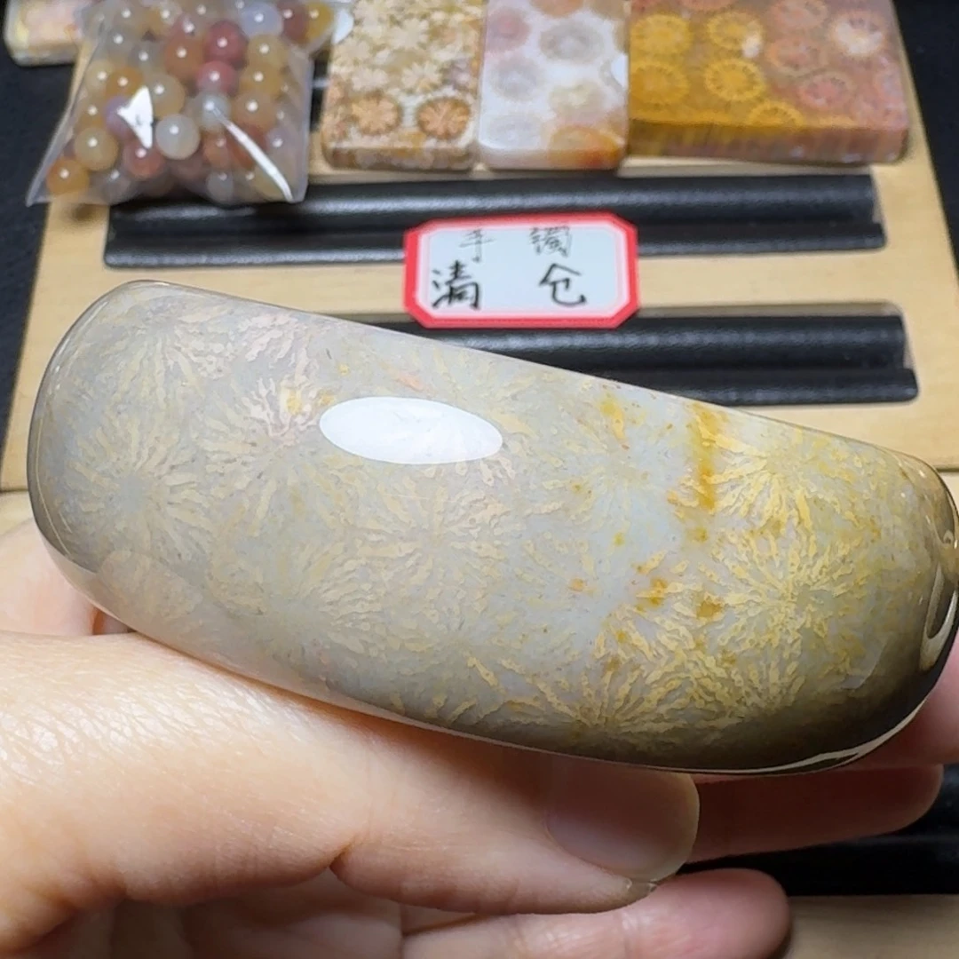 硅化玉59黄绿永生花，微瑕特价未镶嵌?