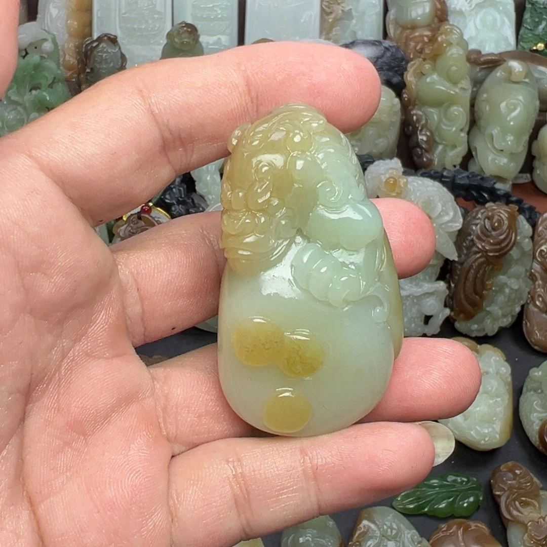 和田玉未镶嵌把件