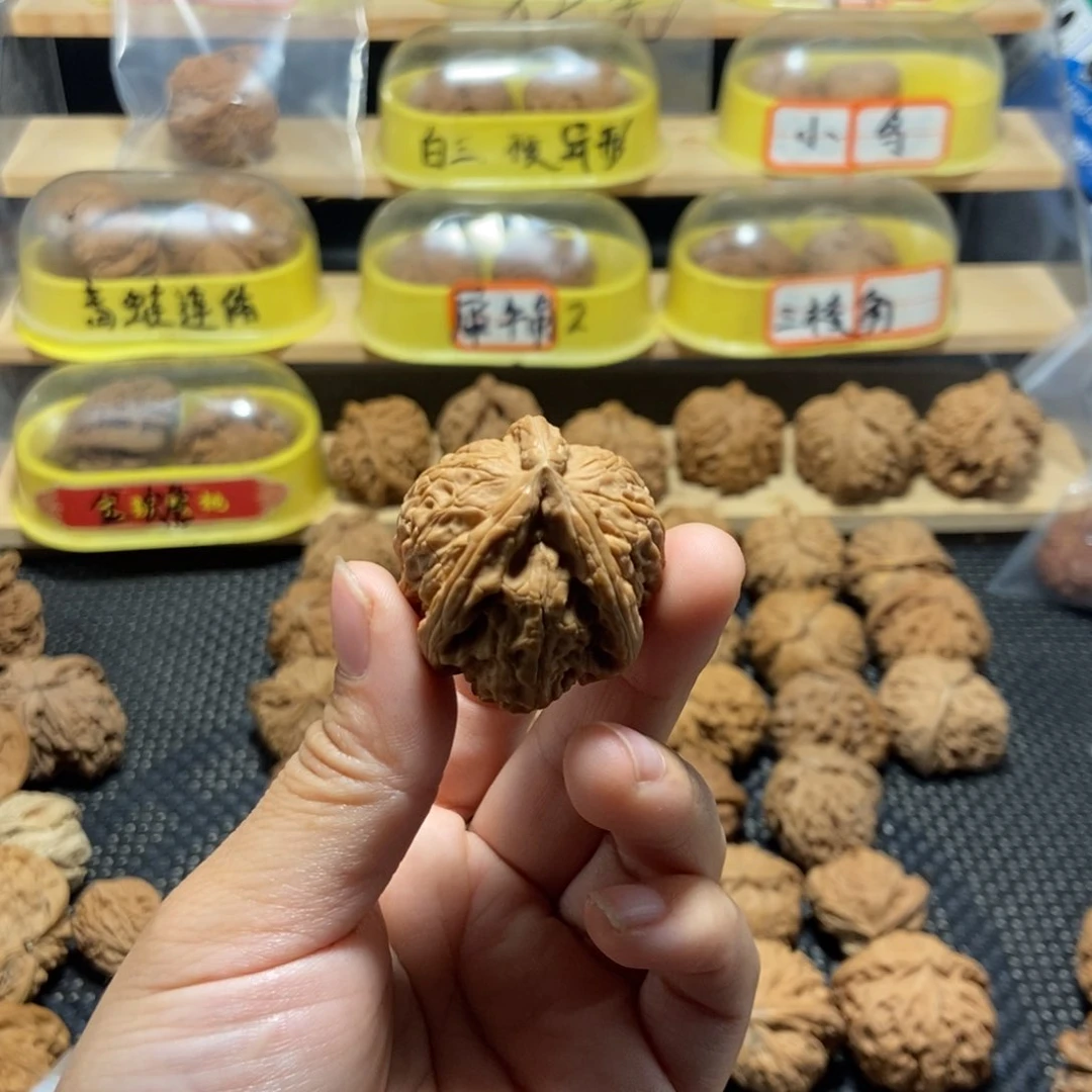 文玩核桃吊坠有**评核桃异形