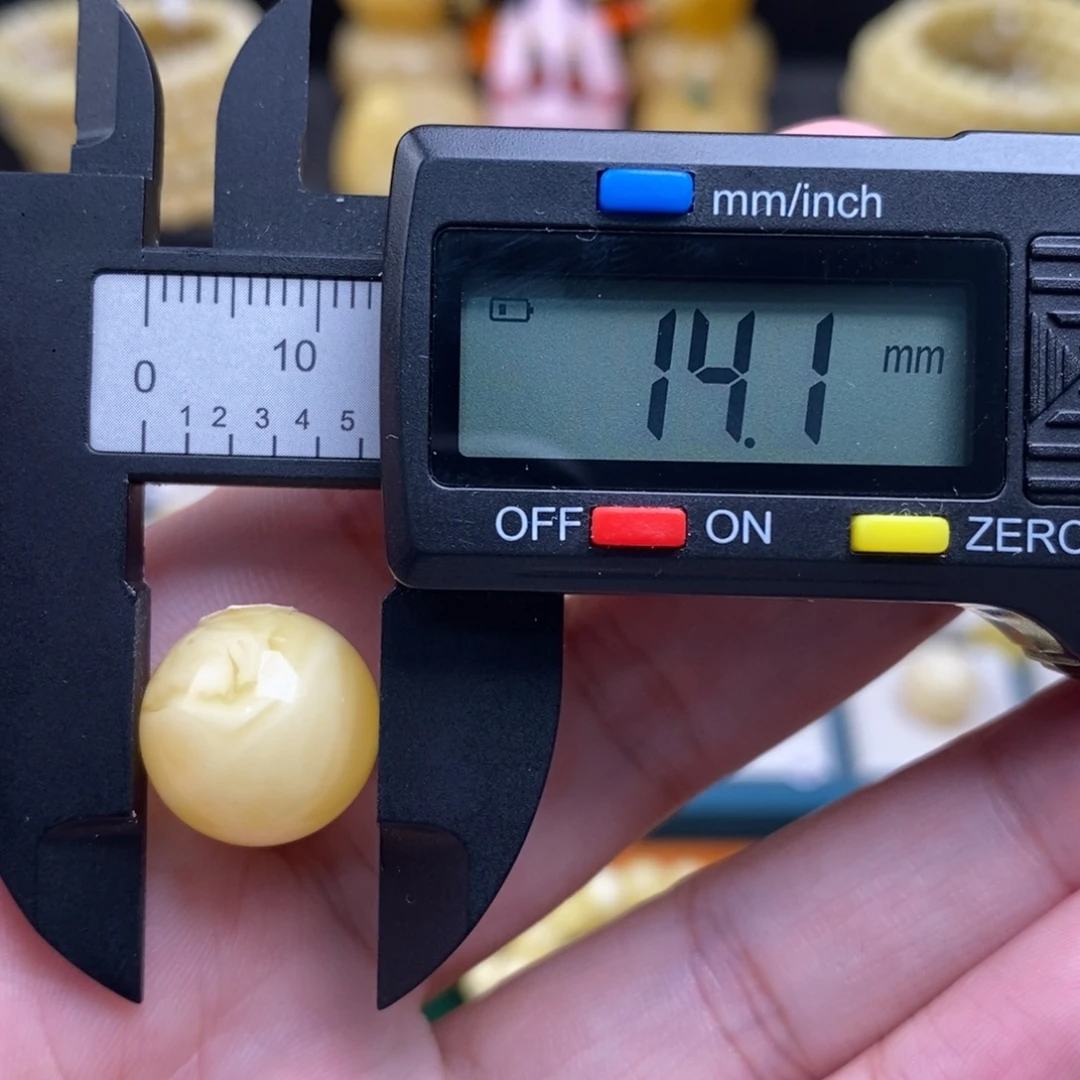 蜜蜡未镶嵌珠宝奇石