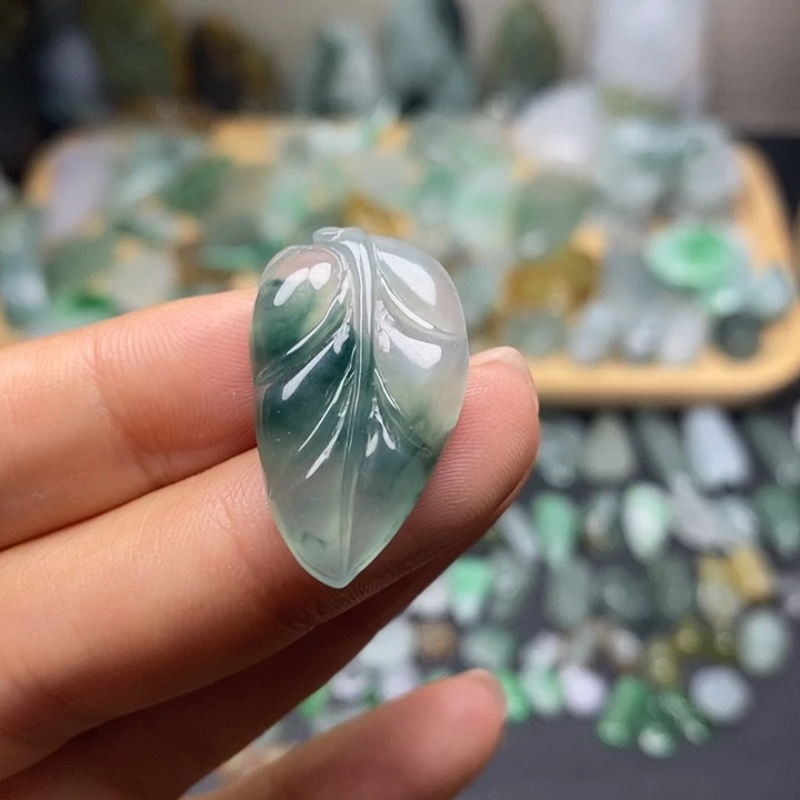 颈饰未镶嵌翡翠叶子