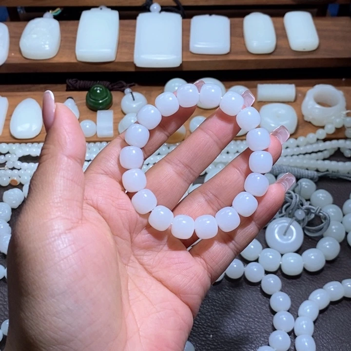 未镶嵌手链和田玉翊***。