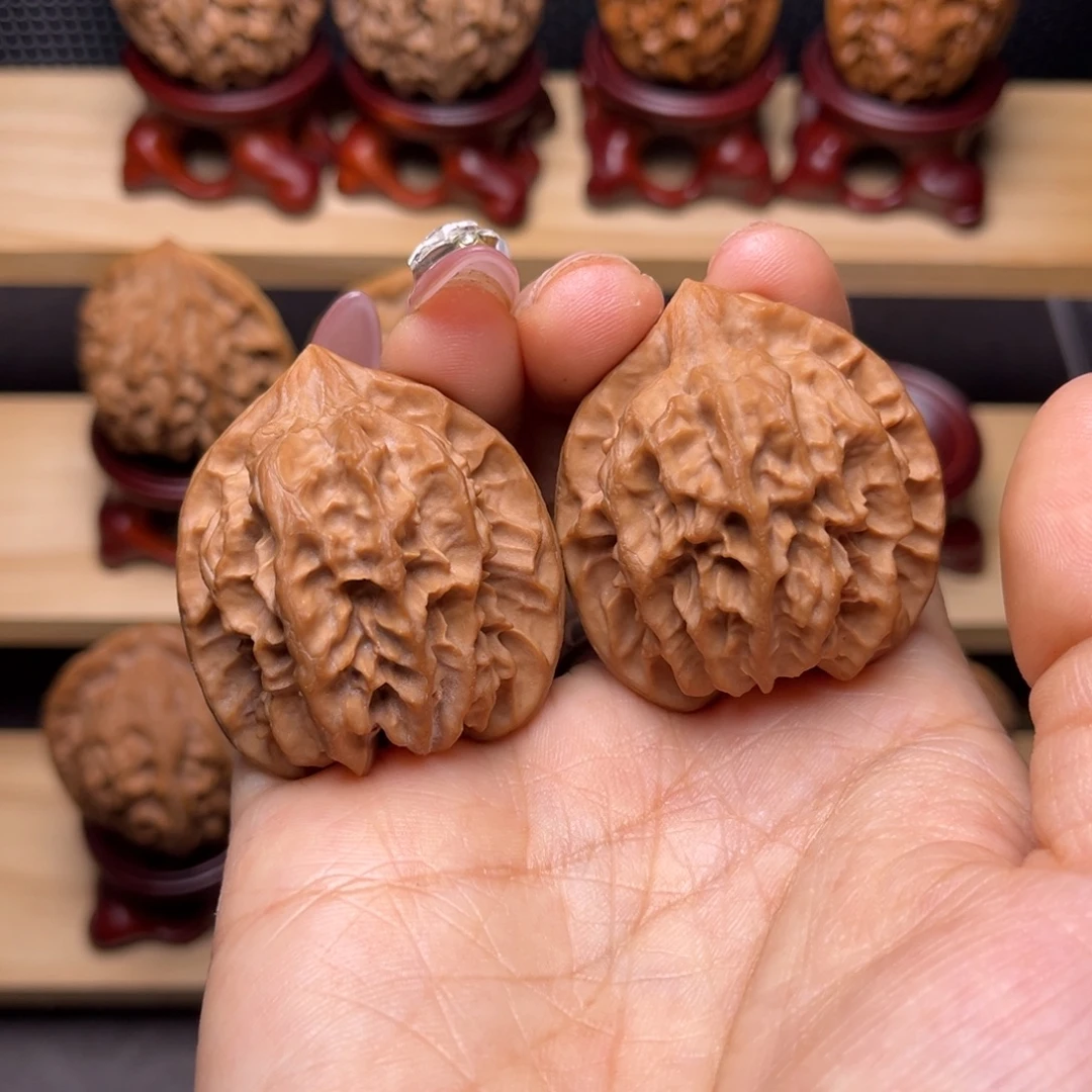 文玩核桃吊坠大龙