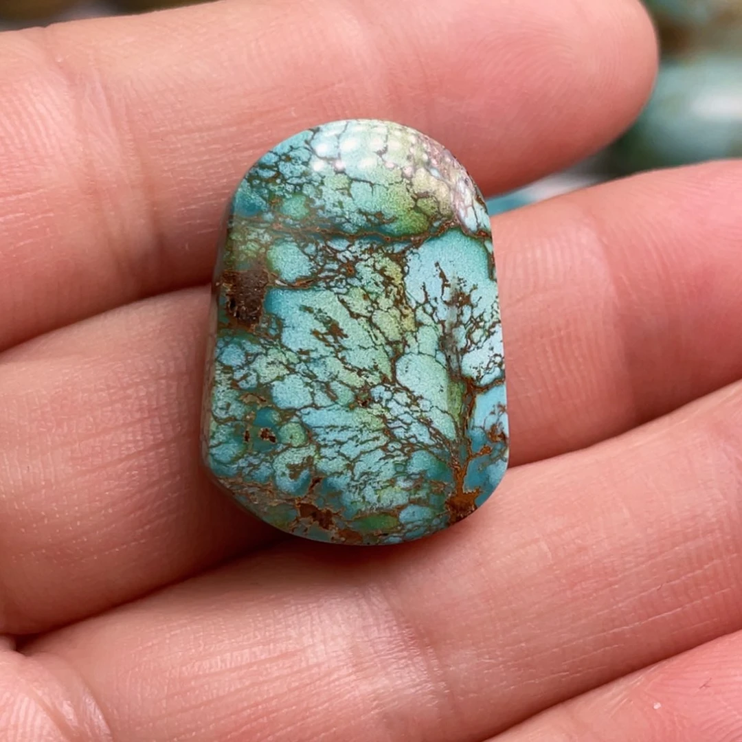 绿松石未镶嵌颈饰无