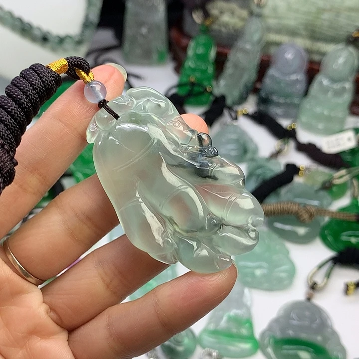 翡翠未镶嵌吊坠(赠链)