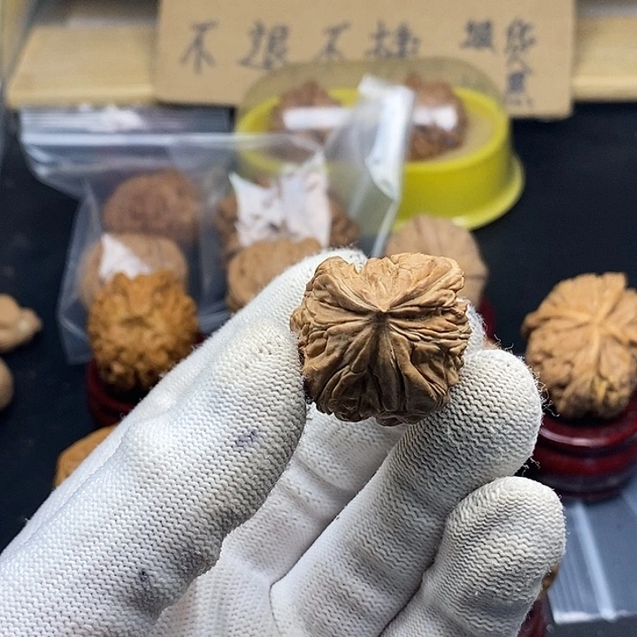 郭***店吊坠文玩核桃瑕疵不退不换