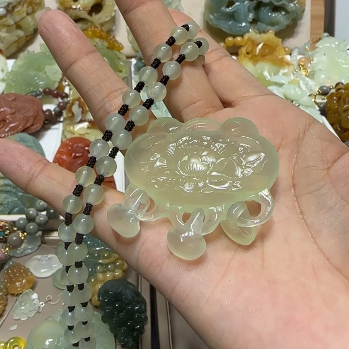 蛇纹石玉吊坠未镶嵌幸***天