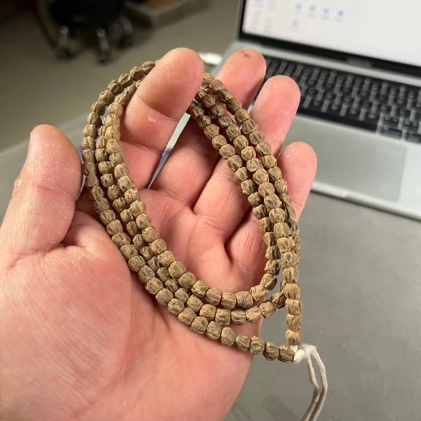 柏香籽 工厂直销 热振原皮 油皮料 尺寸5-6mm左右