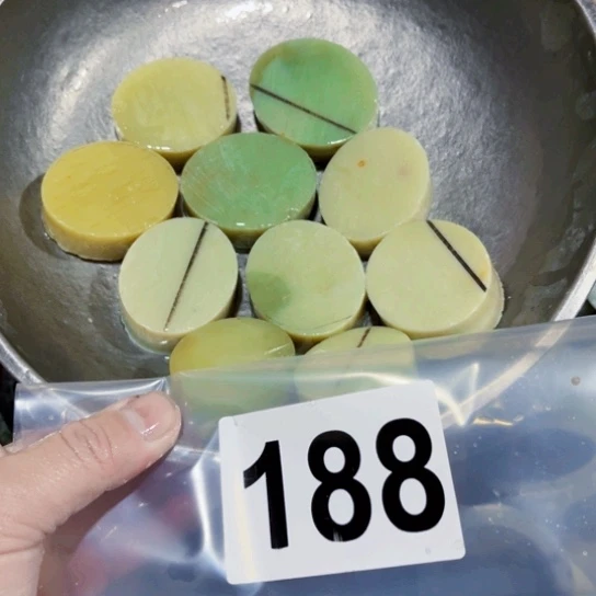 蛇纹石玉未镶嵌珠宝奇石