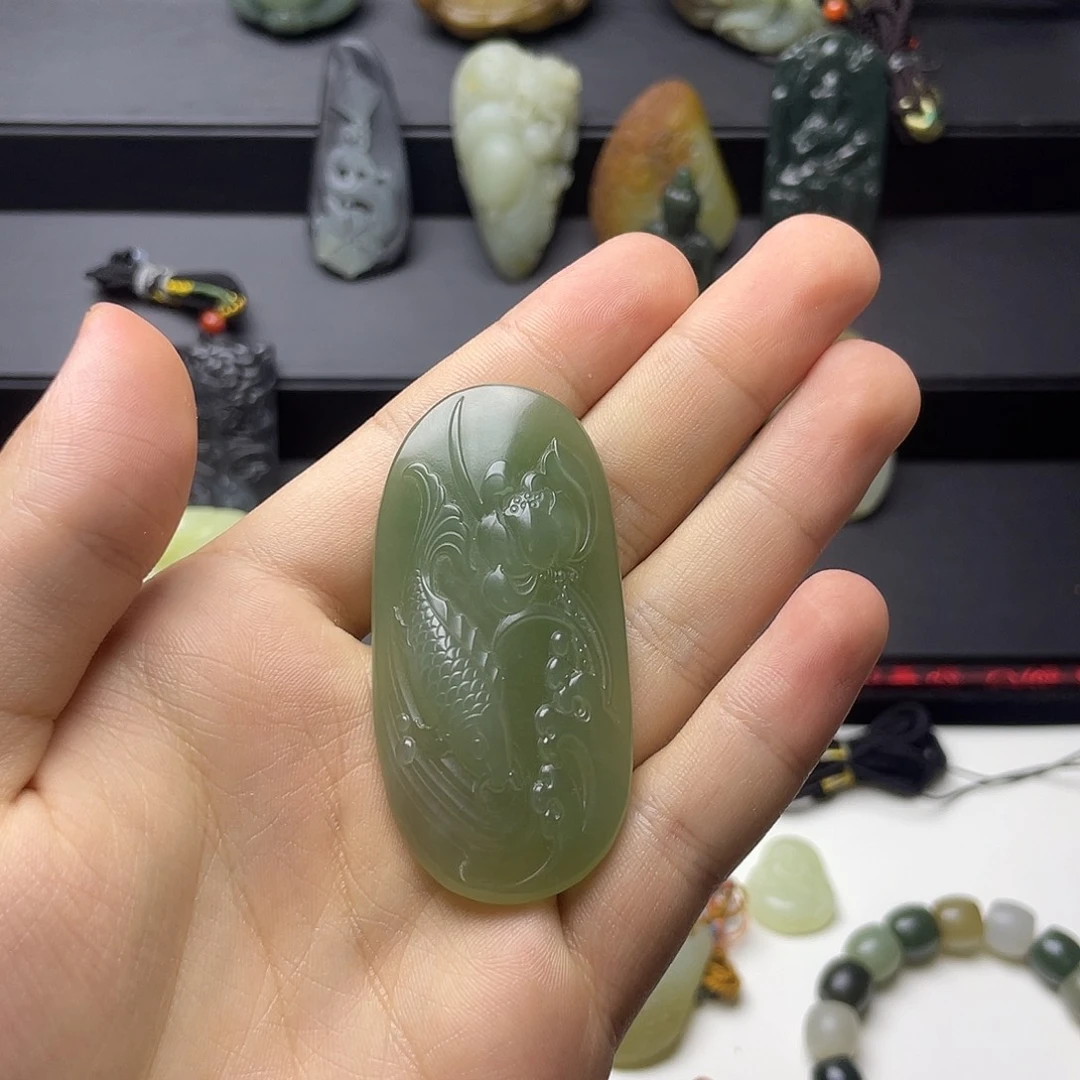 多***和田玉未镶嵌颈饰