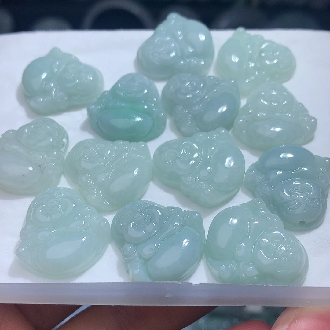 翡翠未镶嵌颈饰多样性发其一