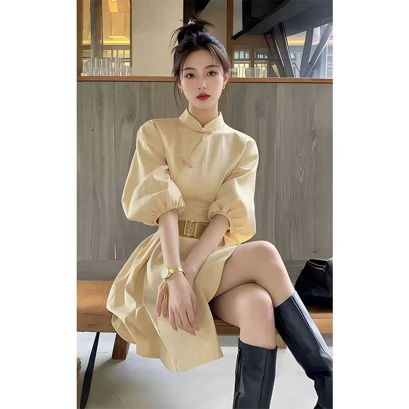 穿搭轻奢高级感淡黄色翻领连衣裙2025早春新款时尚气质收腰衬衫裙