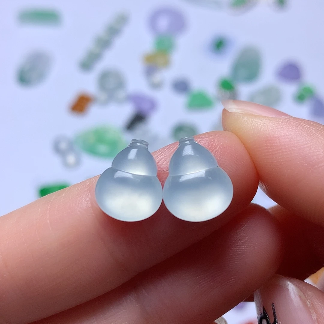 翡翠未镶嵌颈饰葫芦