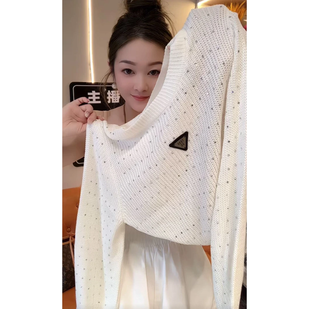 今年流行穿搭2025早秋新款温柔风钉珠镂空毛针织衫通勤风长袖上衣