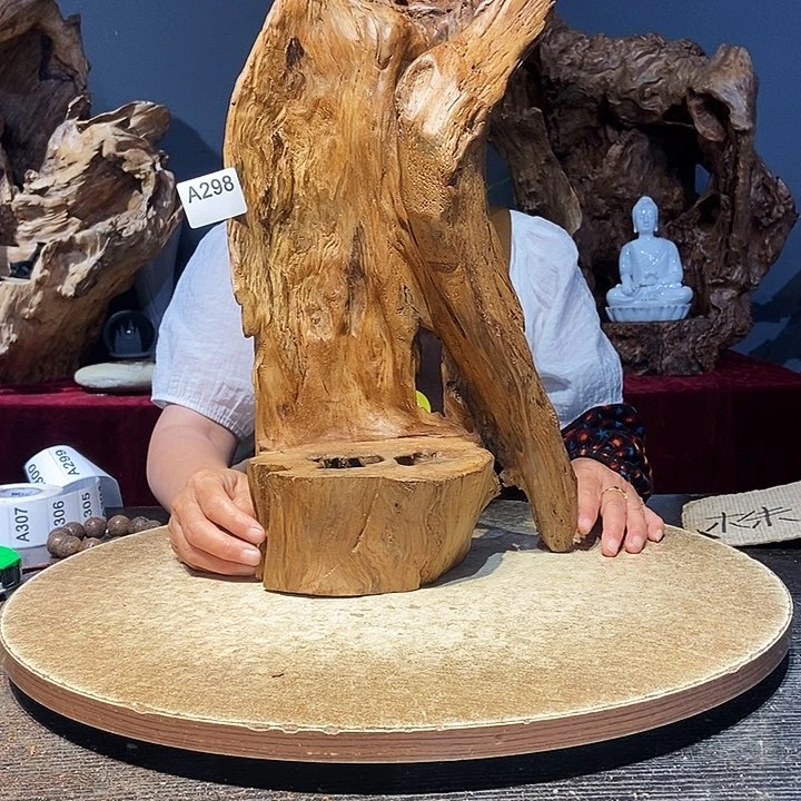 Q***香298株木随行的小根艺