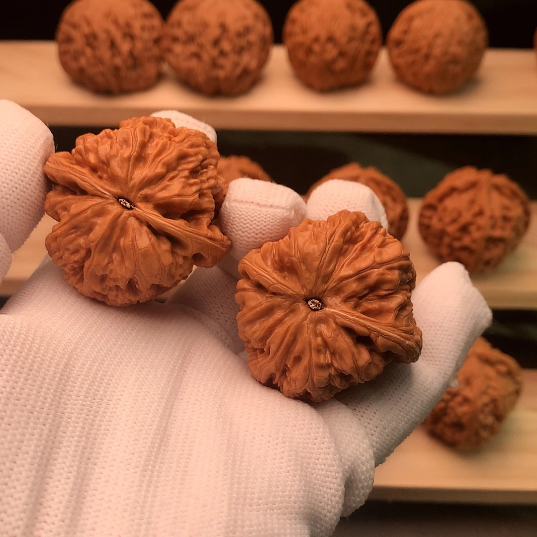 文玩核桃吊坠929号粗筋40+