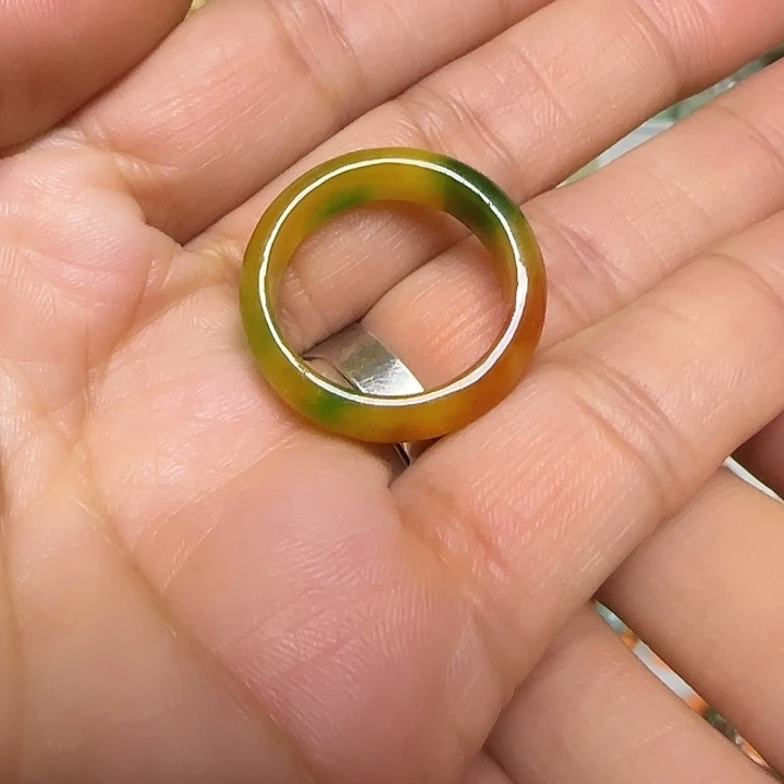 翡翠未镶嵌戒指器物之美手工制作