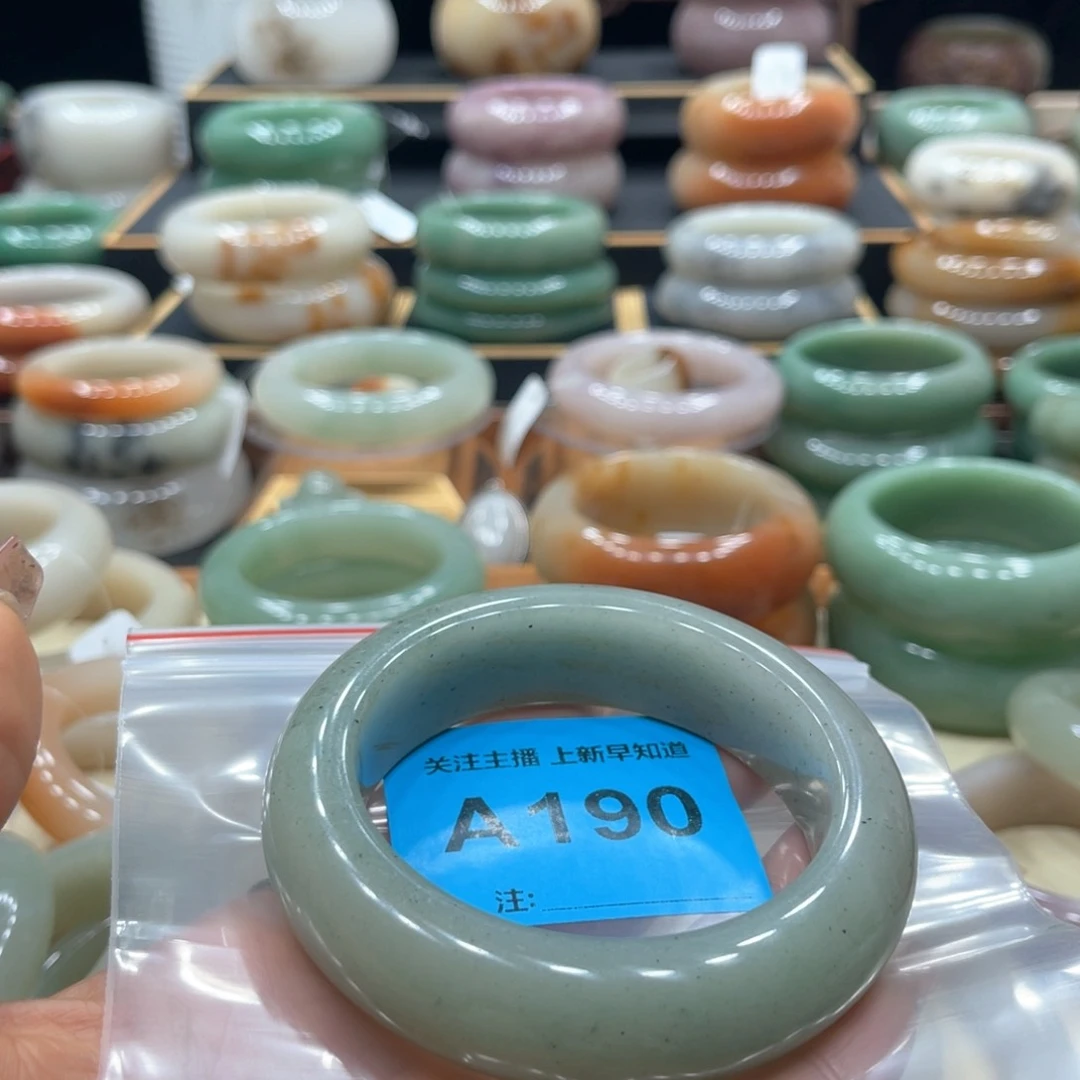 石英质玉手镯未镶嵌L****i