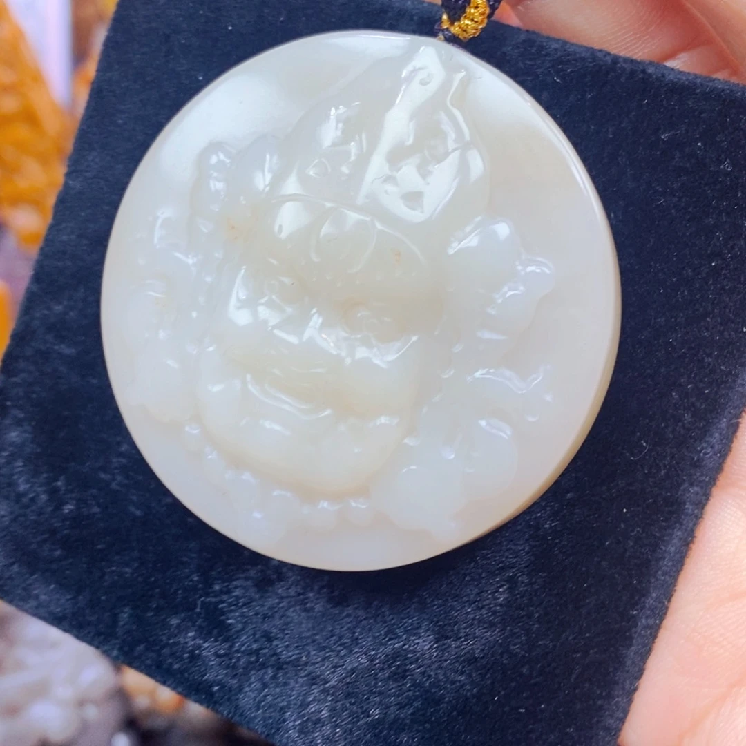 未镶嵌石英质玉（黄龙玉）颈饰