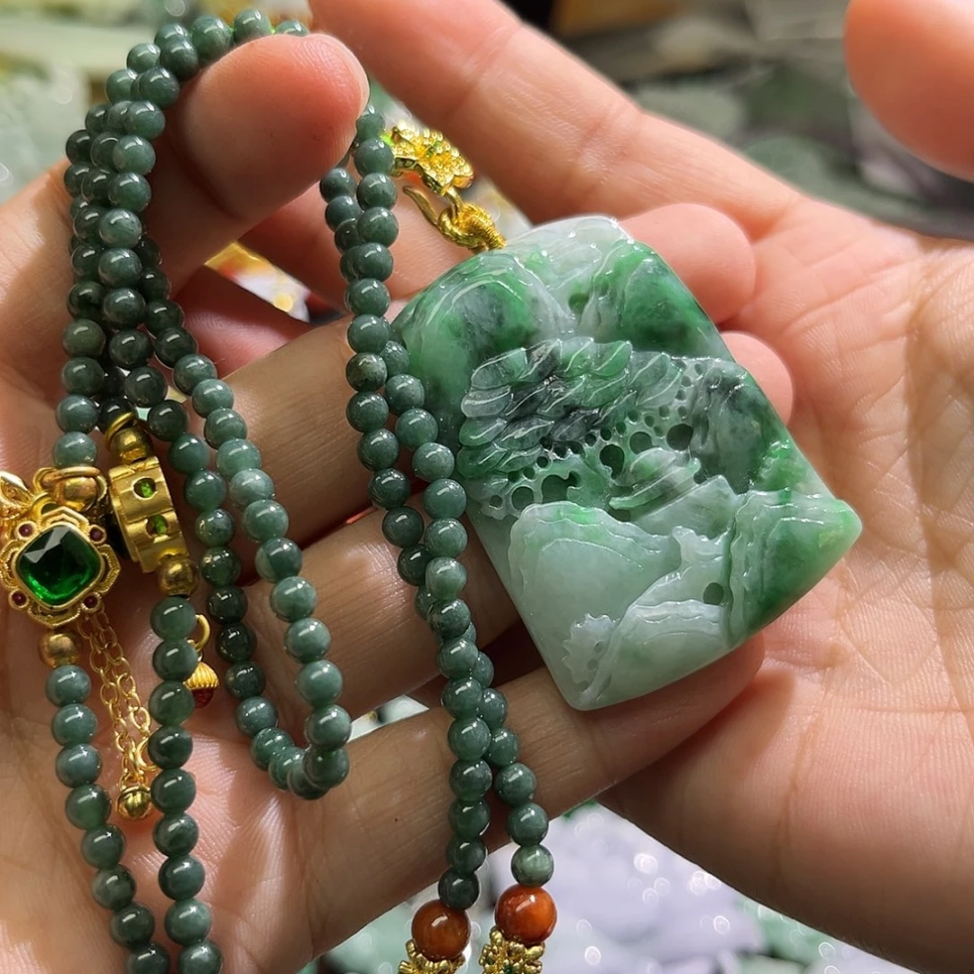 翡翠未镶嵌颈饰待编织