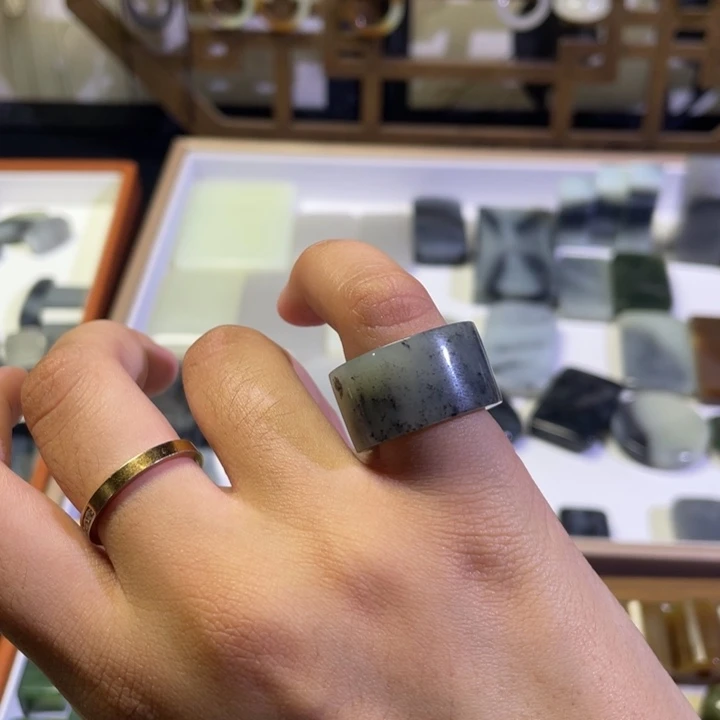 和田玉未镶嵌挂件16.7青花直切玉戒