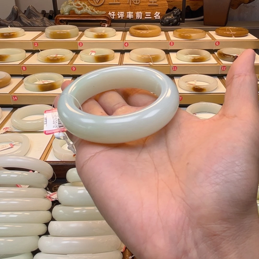 和田玉手镯未镶嵌9