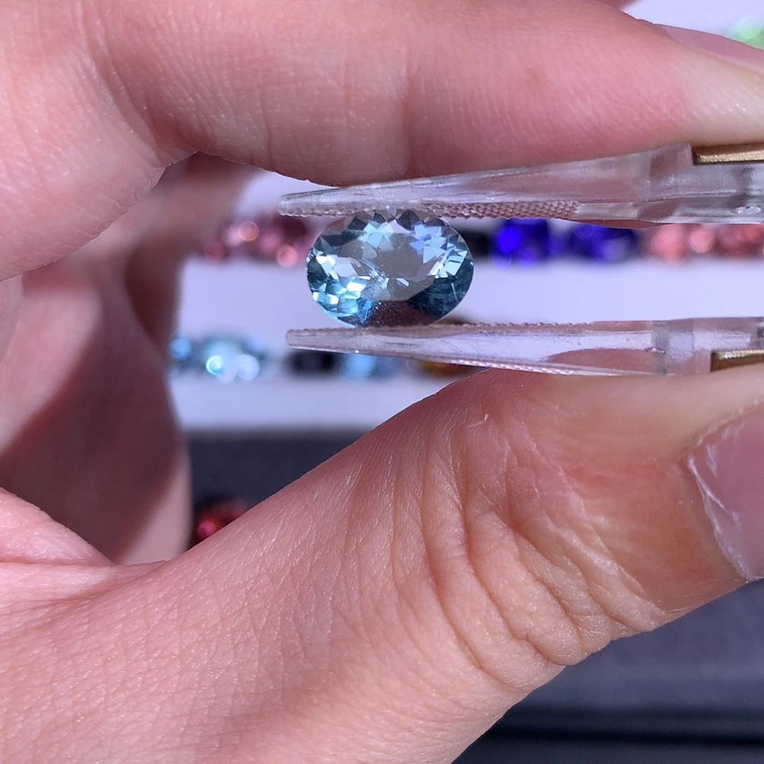海蓝宝石笔搁未镶嵌不****我2.235ct