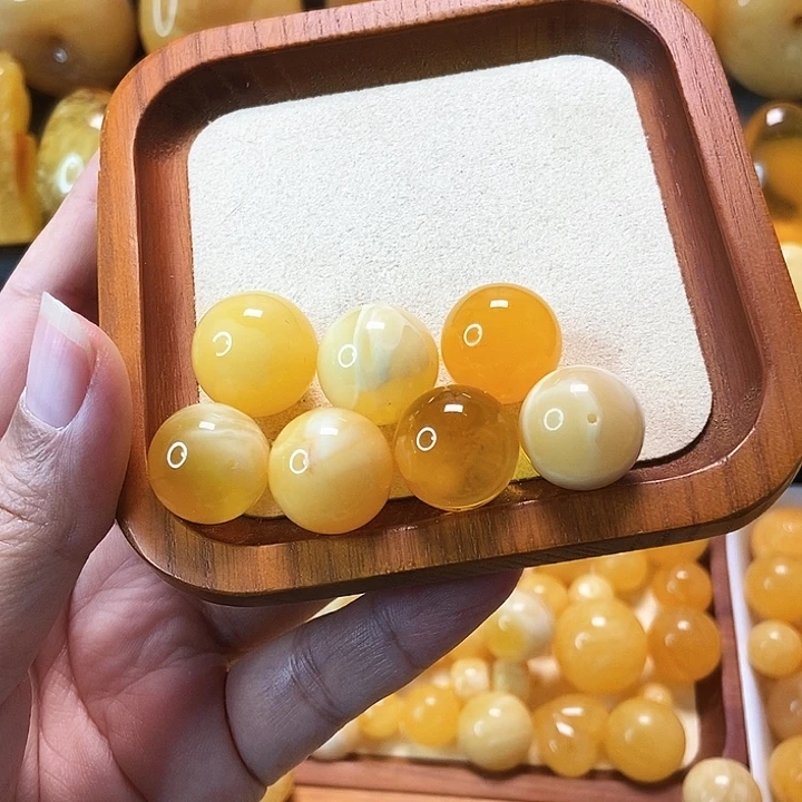 琥珀未镶嵌颈饰天然蜜蜡