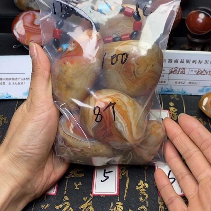 用***6玛瑙/玉髓未镶嵌天然玛瑙玉髓俏皮精致吊坠手把件不退不换