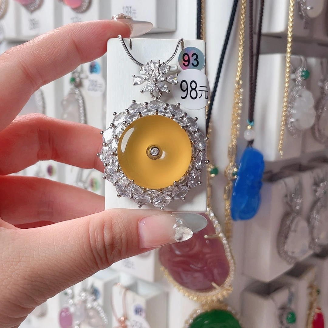 玛瑙/玉髓颈饰未镶嵌