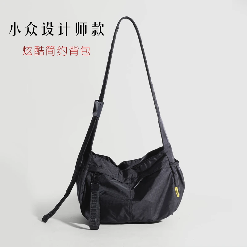 2025新款单肩斜挎包男女同款时尚休闲大容量托特包大学生上课通勤