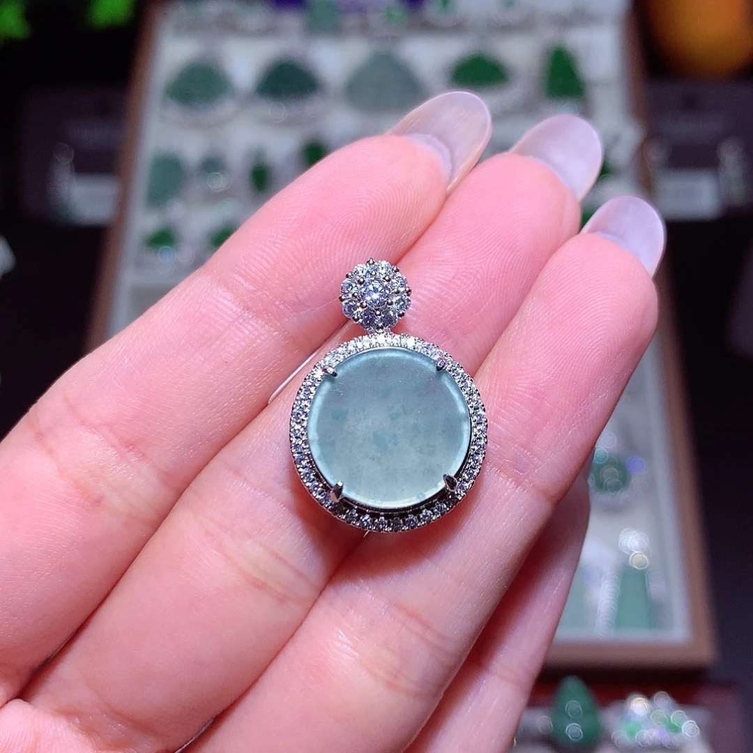 翡翠未镶嵌颈饰翡翠(配链子)