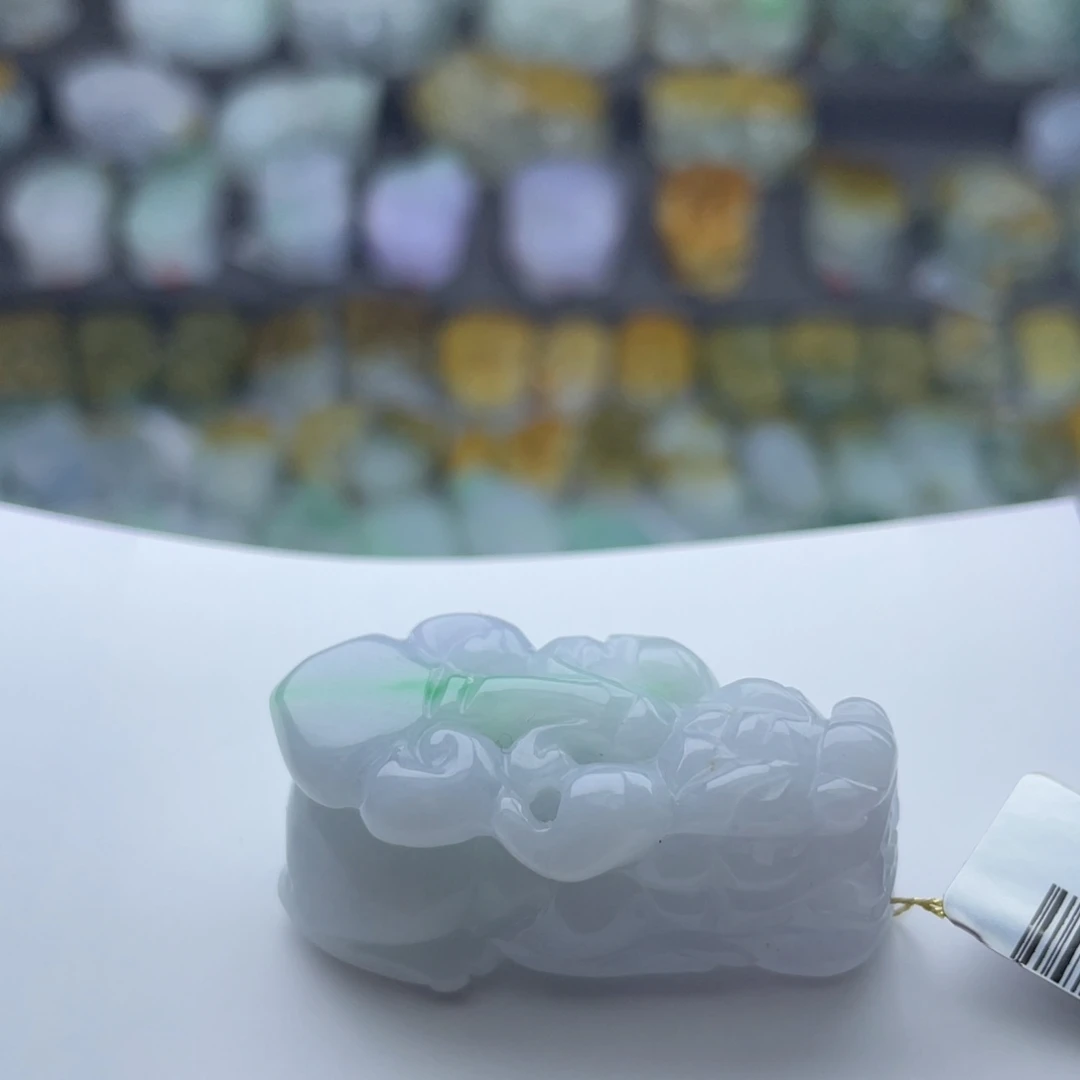 翡翠未镶嵌颈饰貔貅