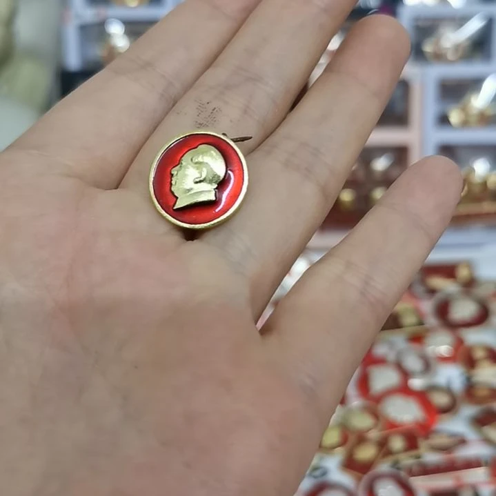 其他普通金属老*红色收藏纪念章1枚