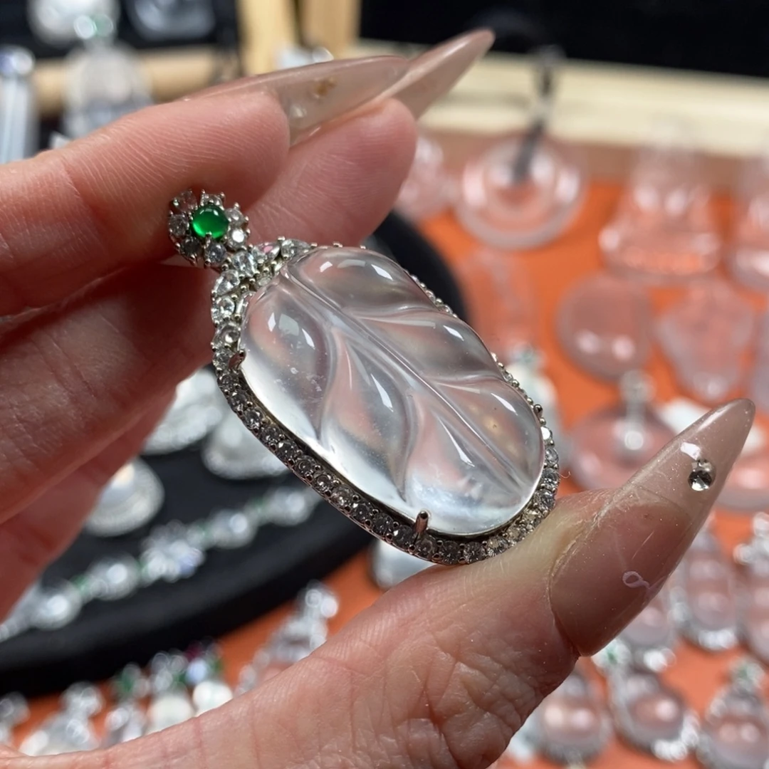 石英质玉银S925镶嵌颈饰黑钢雪花棉叶子