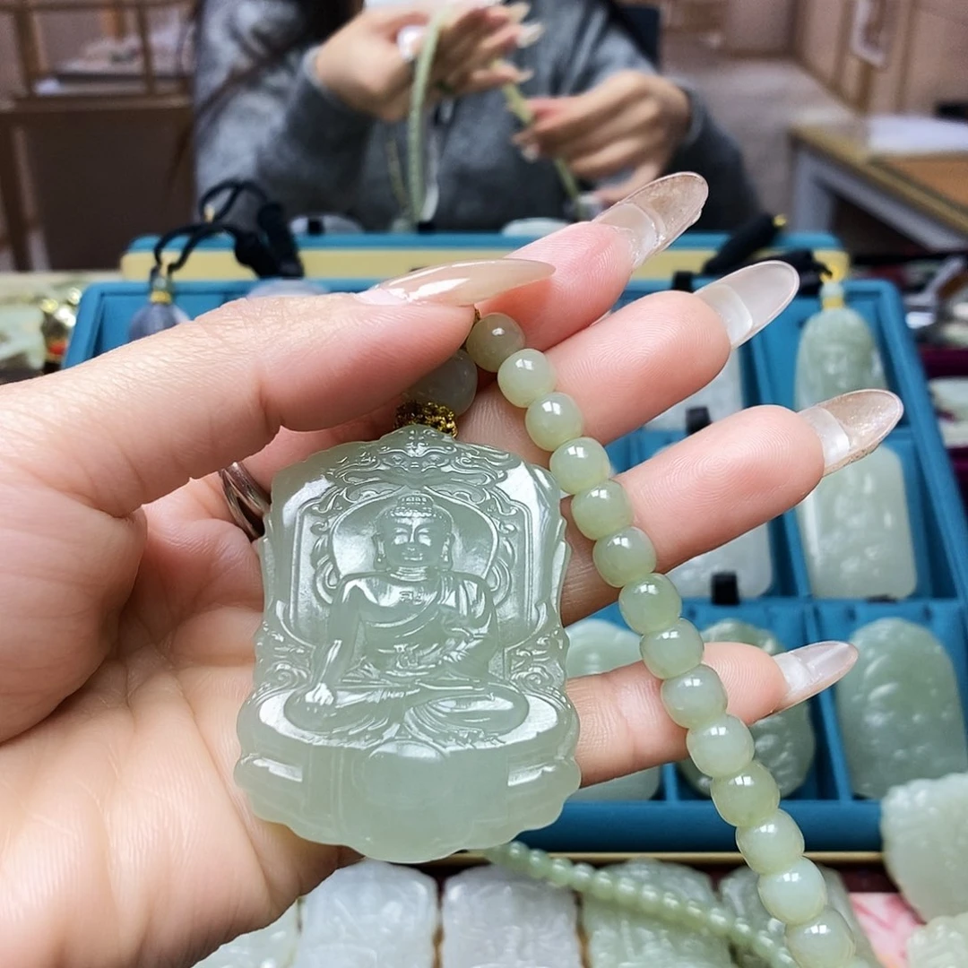 和田玉颈饰未镶嵌?****