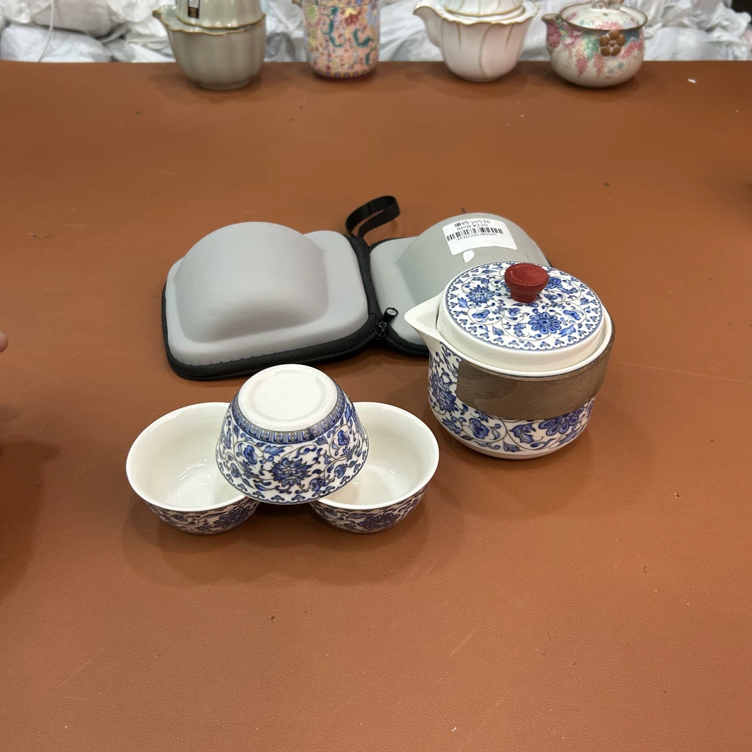 ys536-青花缠枝莲一壶三杯旅行茶具