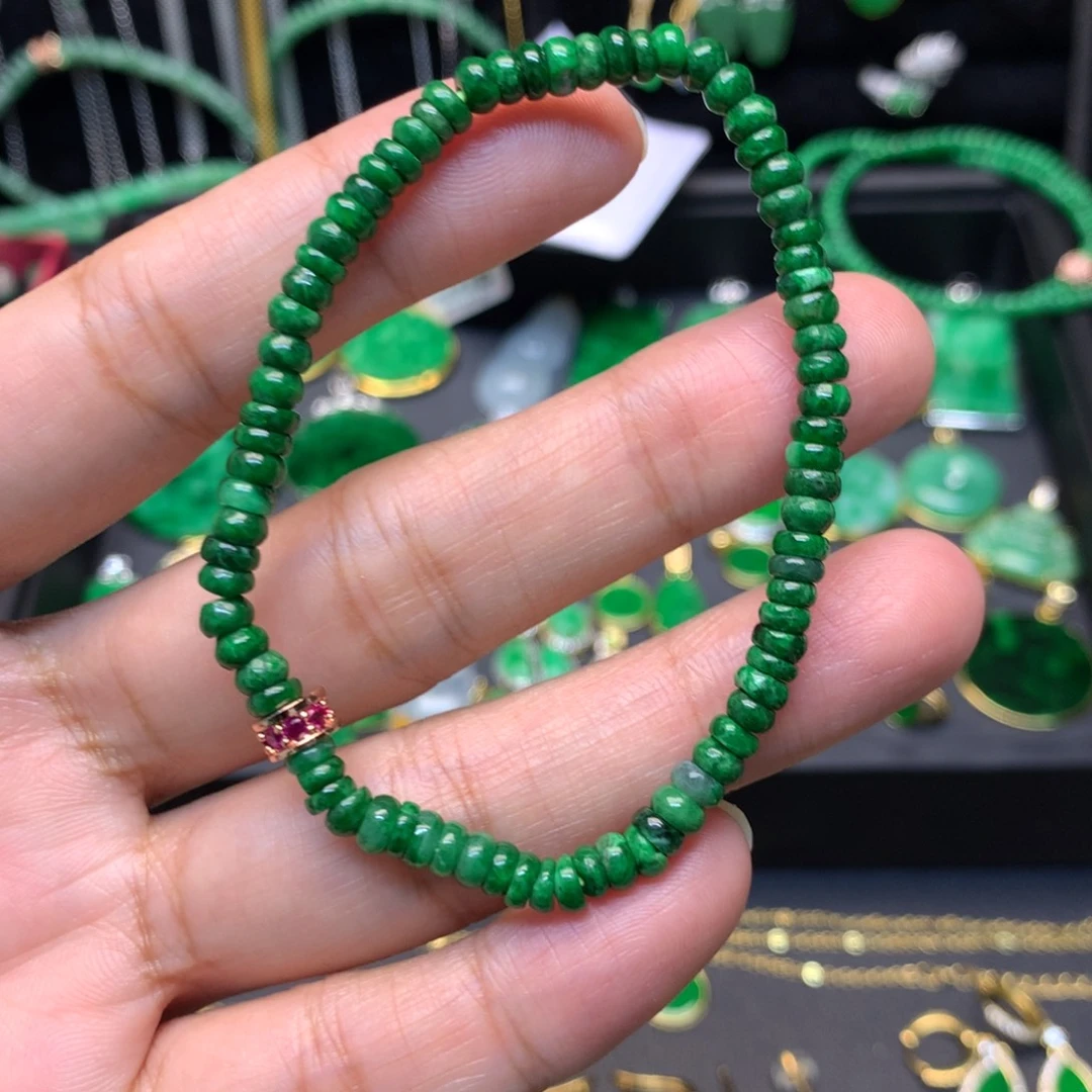 翡翠未镶嵌颈饰有纹裂