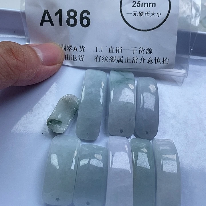 果***儿翡翠未镶嵌颈饰zz