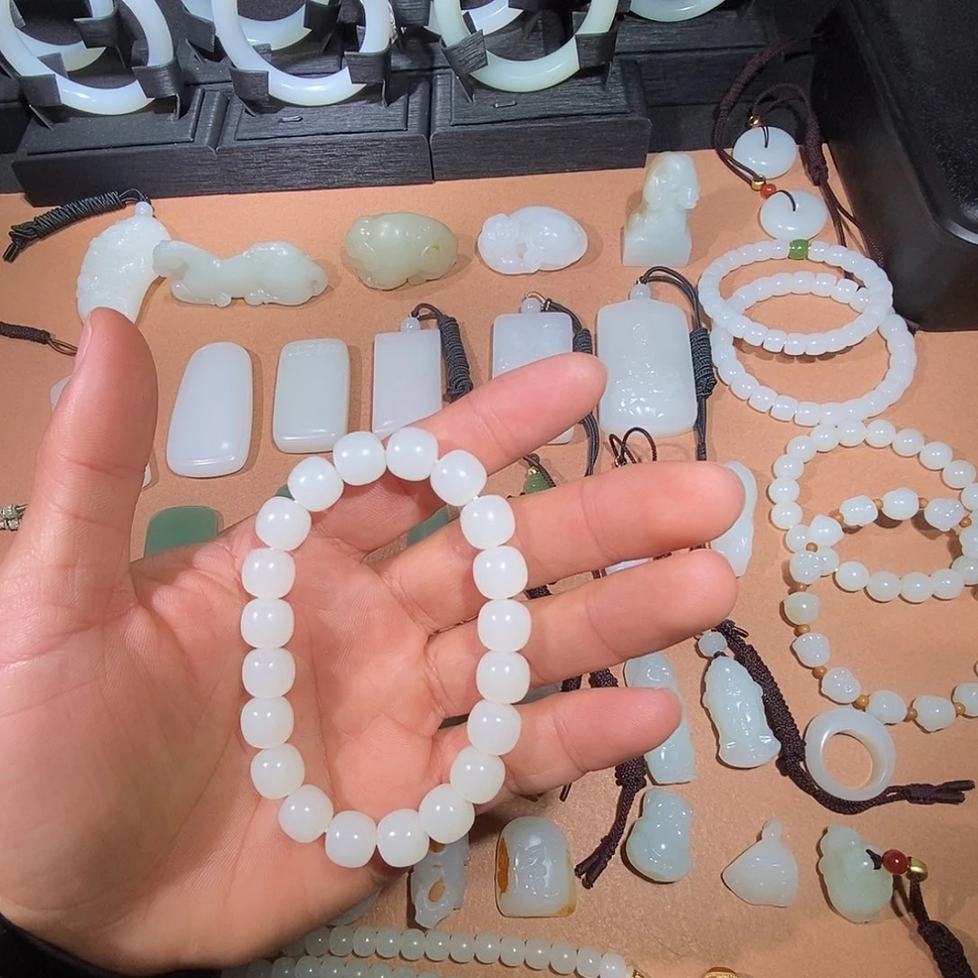 合***乐和田玉未镶嵌车挂