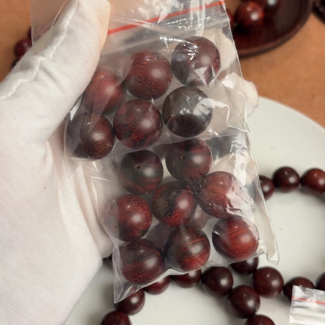 一***王檀香紫檀（小叶紫檀）瑕疵马车料2.0*14颗