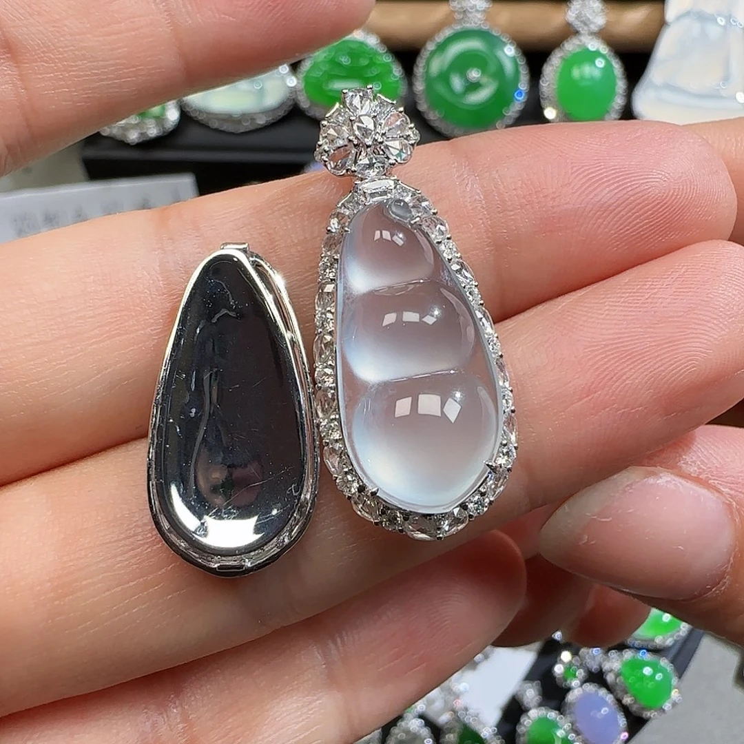 翡翠18K金镶嵌颈饰豆子