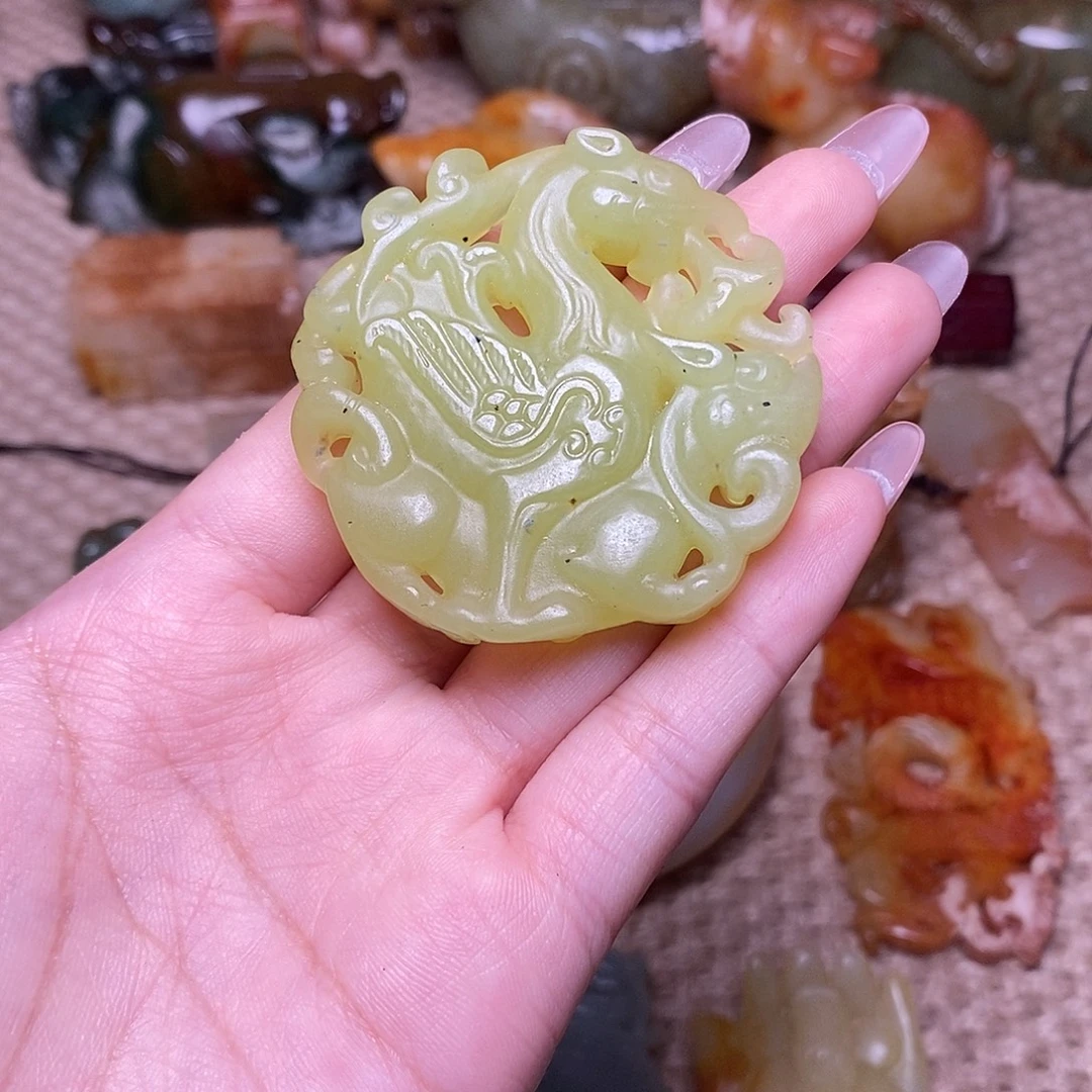 蛇纹石玉未镶嵌颈饰
