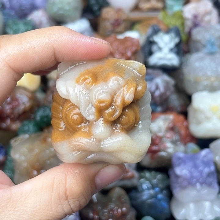 未镶嵌醒狮石英岩玉