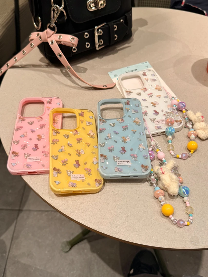 卡通可爱满屏碎花兔子褶皱壳适用苹果16/15/14/13全包防摔手机壳