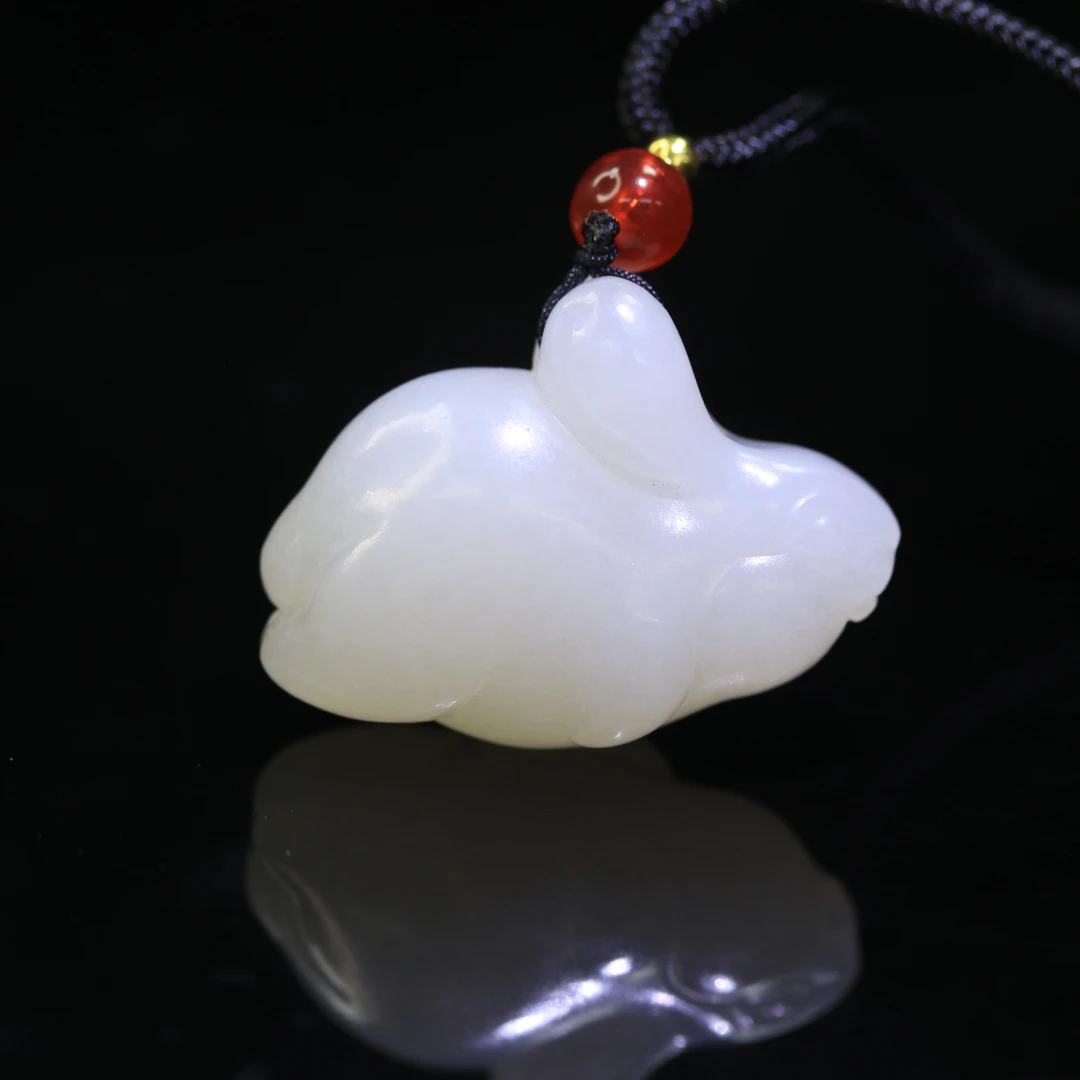 1和田玉小白兔吊坠/400196保利厦门拍卖